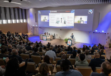 《证券时报》首席记者专访何超博士：微创®机器人重塑全球手术机器人市场格局