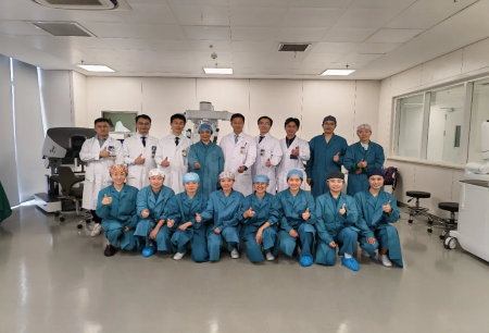 基本外科完成北京协和医院首例国产机器人胃肿物切除术